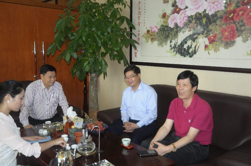 黄榕城黄育宏带队继续走访会员