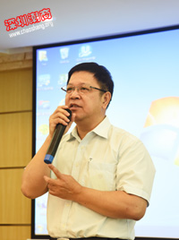 我会积极组织会员参与“关爱环卫工人”公益活动