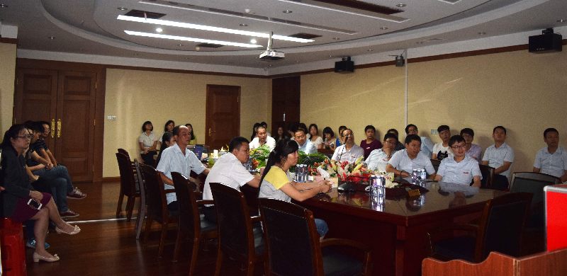 银广厦集团为深圳环卫工人献爱心