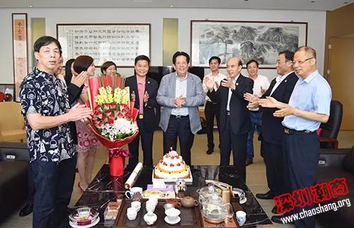 下载安装全体成员祝李茂水名誉会长生日快乐！