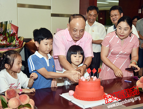 恭祝吴开松创会会长、永远荣誉会长生日快乐！